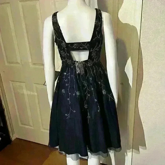 NWT Adrianna Papell Womens Sleeveless Tea Length Floral Sequin Cocktail Dress 4P - Picture 2 of 16